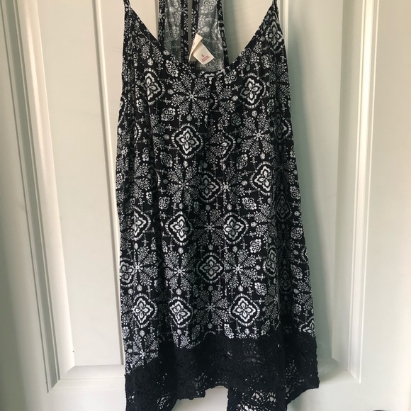 Patterned Tank Top - Picture 2 of 3